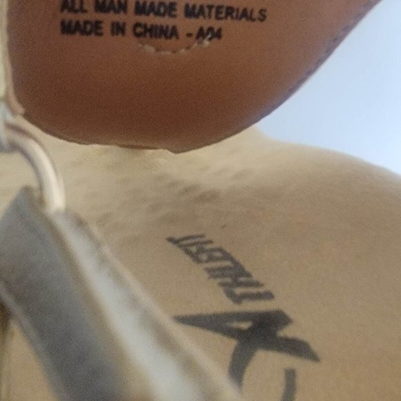 Athlefit Women's Comfortable Orthopedic Sandals Thong Dressy T-Strap SIZE 9 GOLD - Picture 10 of 15